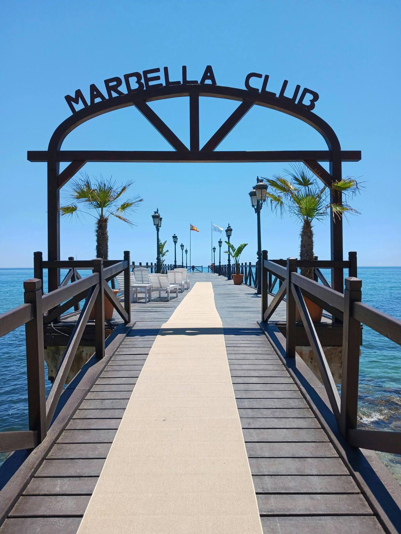 Golden Mile aan de Costa del Sol — Nederlandstalige makelaar Glaser